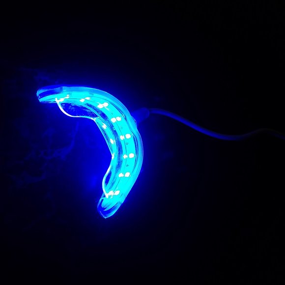 TEETH WHITENING KIT - Picture 4 of 8